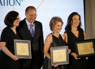Cerimônia de premiação homenageia as organizadoras da FEBRACE pela conquista do “Prêmio Péter Murányi Educação 2021-22”